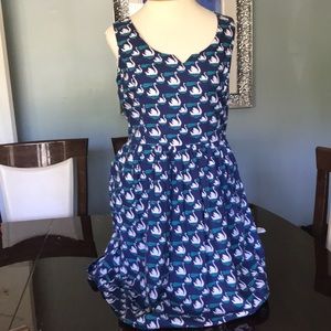 Fervour Modcloth Swan Print Dress L w/pockets